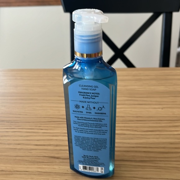 Bath & Body Works Cleansing Gel Hand Soap. Crisp Morning Air. - Picture 3 of 3